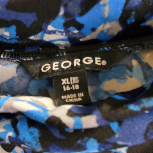 Abstract skirt - Picture 3 of 3